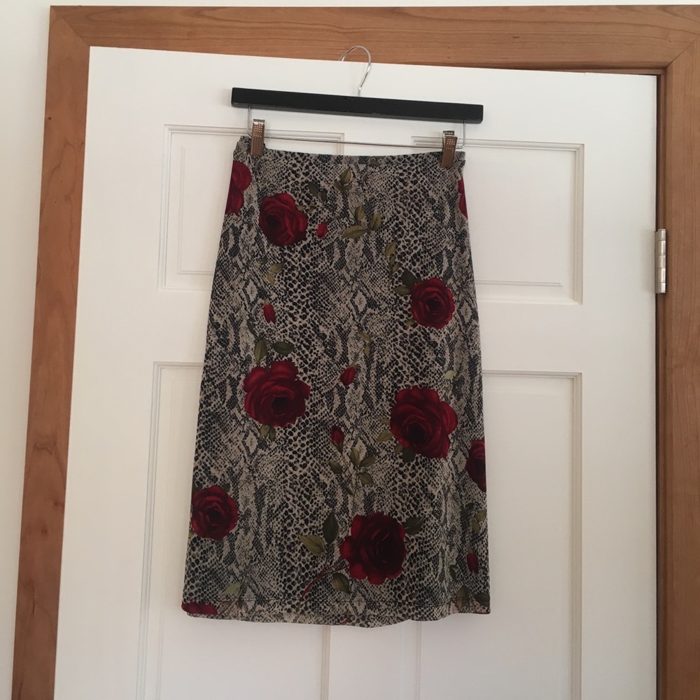Below-the-knee rose skirt